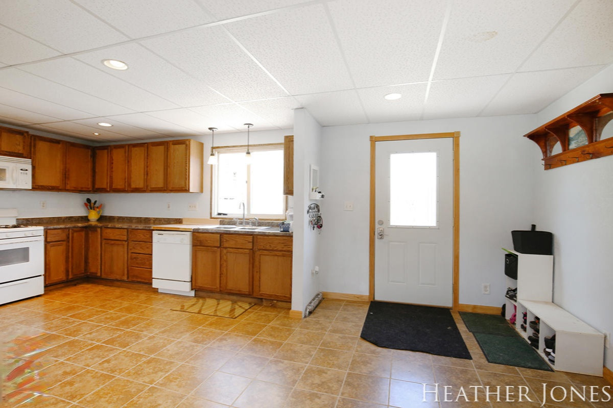 3532 Fleck Road Six Lakes, MI 48886 - Photo 9 of 29 IMG_3748