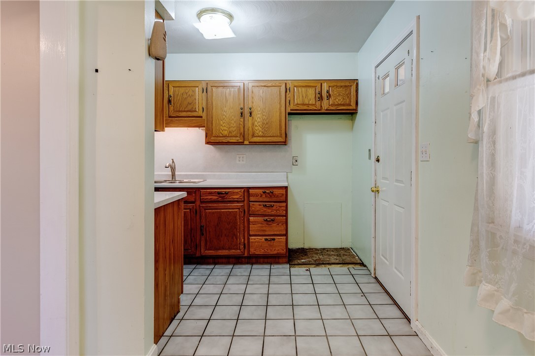 2135 Parkman Road Northwest Warren, OH 44485 - Photo 10 of 20