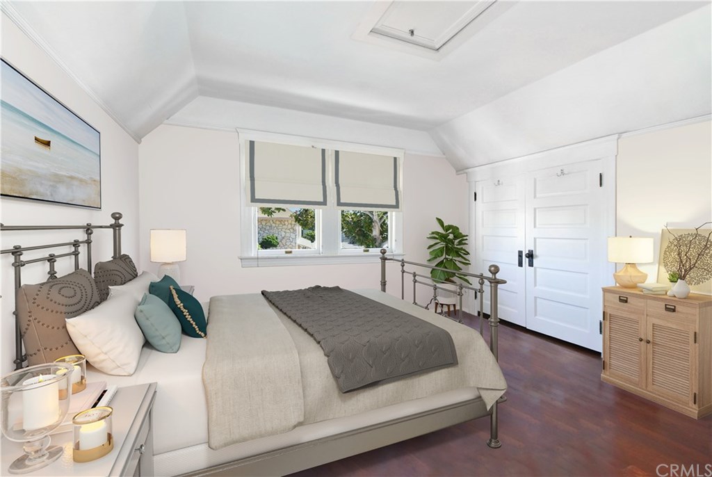 415 Emerald Street Redondo Beach, CA 90277 - Photo 13 of 21 Please note this image has been virtually staged and walls virtually painted.