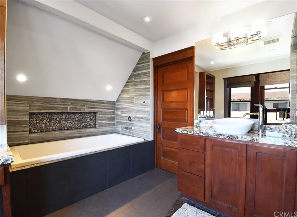 415 Emerald Street Redondo Beach, CA 90277 - Photo 15 of 21