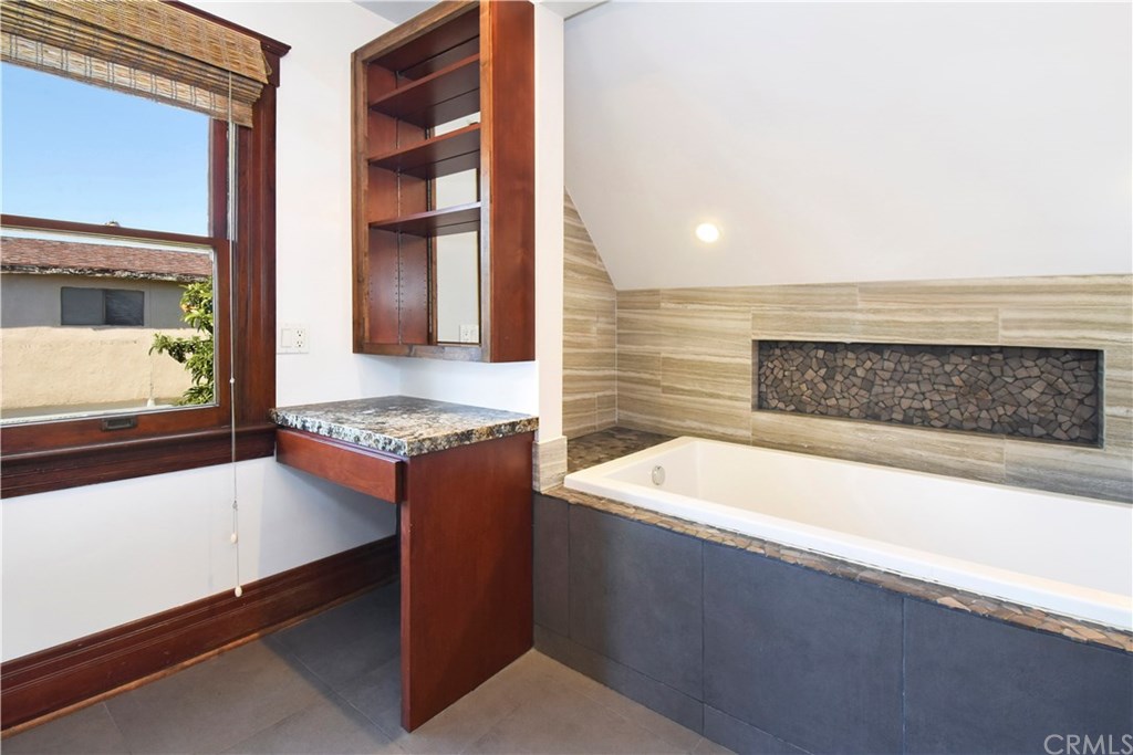 415 Emerald Street Redondo Beach, CA 90277 - Photo 16 of 21