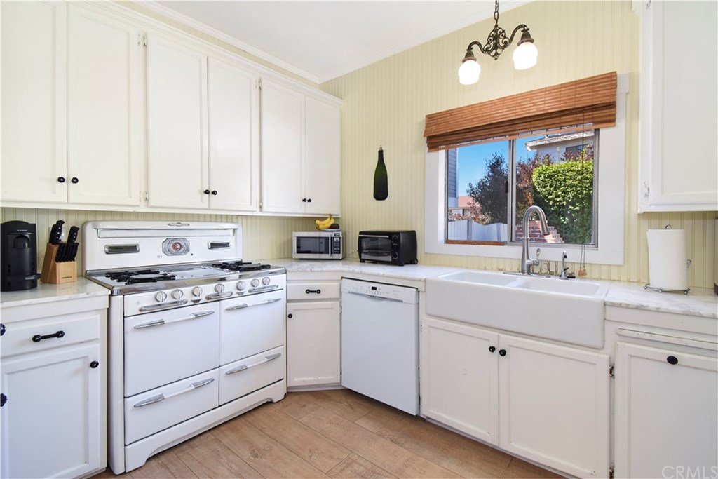 415 Emerald Street Redondo Beach, CA 90277 - Photo 8 of 21