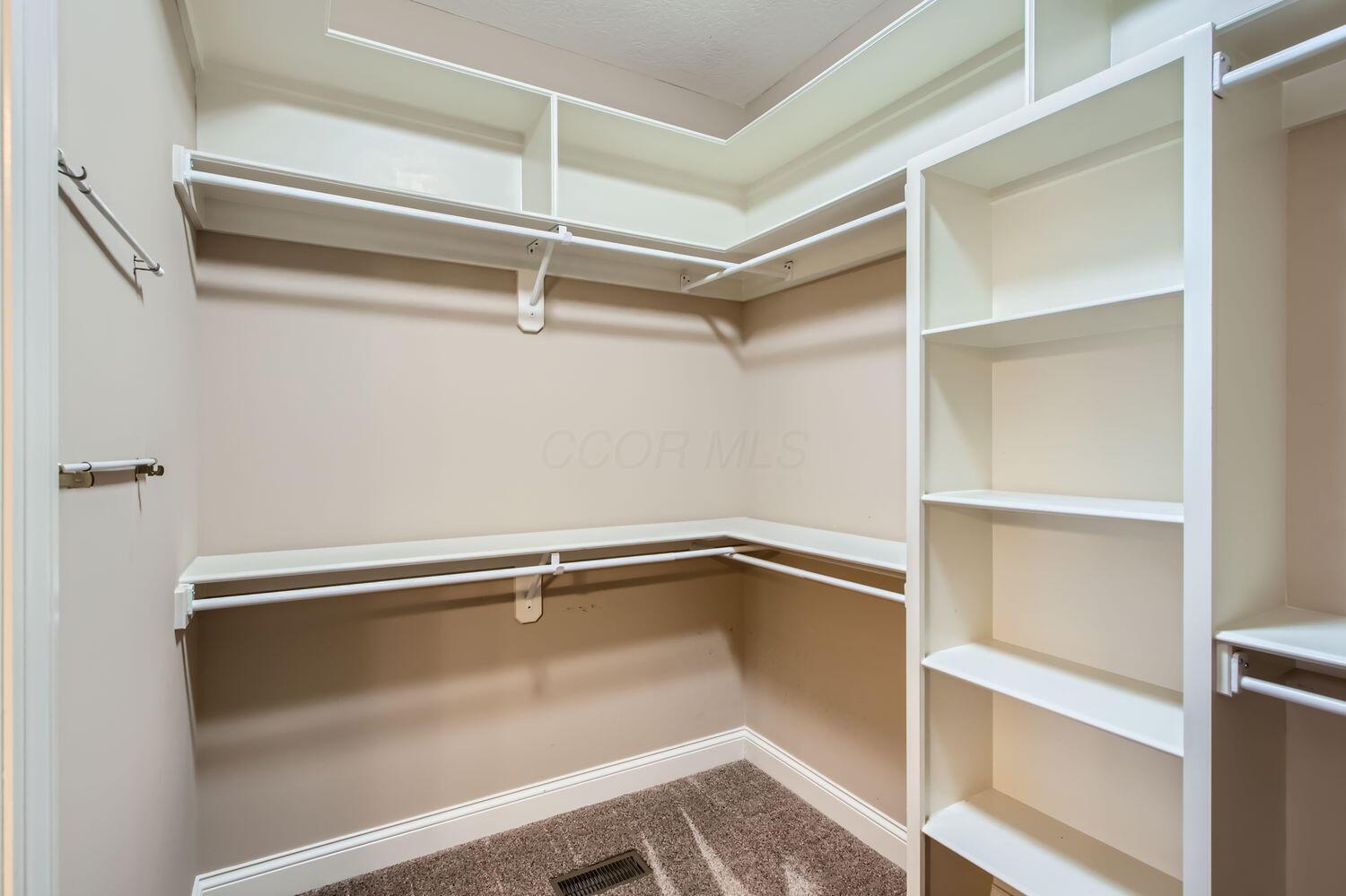 9040 Samari Place Powell, OH 43065 - Photo 19 of 31 Primary Closet