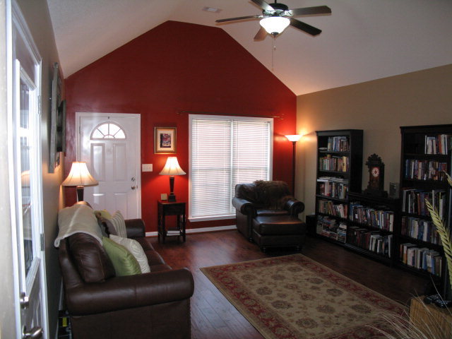 477 Bob White Road Macon, GA 31216 - Photo 6 of 21 a living room with furniture and a lamp