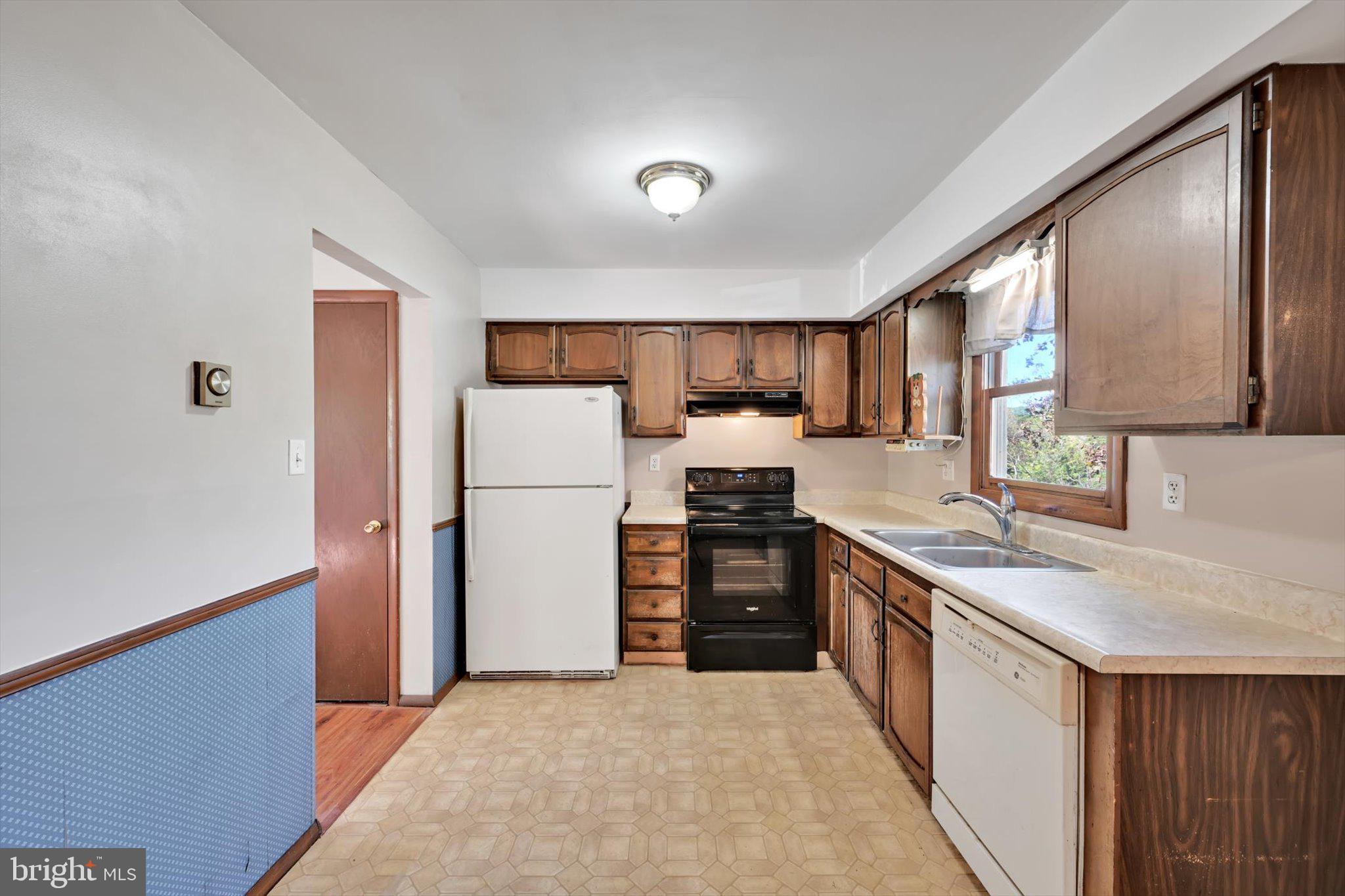 1105 Showers Lane Reading, PA 19605 - Photo 8 of 32 Kitchen