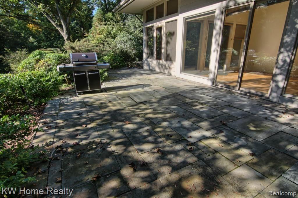 5165 Ponvalley Road Bloomfield Hills, MI 48302 - Photo 27 of 32