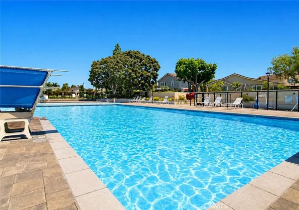 $3,190 | 25 Brookfield, Irvine, CA 92604