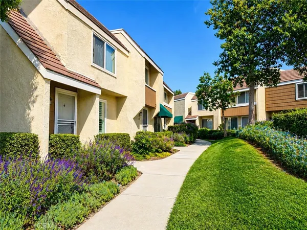 $3,190 | 25 Brookfield, Irvine, CA 92604
