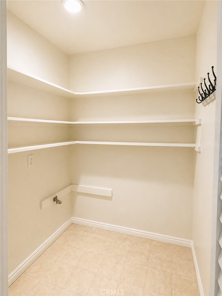 25 Brookfield Irvine, CA 92604 - Photo 8 of 17 a view of a closet