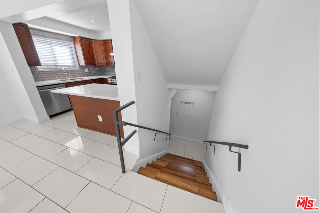 148 South Reeves Drive, Unit 4 Beverly Hills, CA 90212 - Photo 15 of 27 a view of dinning room and entryway