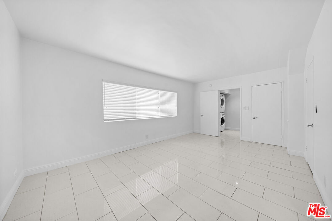 148 South Reeves Drive, Unit 4 Beverly Hills, CA 90212 - Photo 19 of 27 a view of an empty room with a window