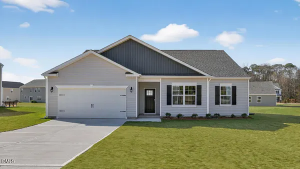 a view of a house with backyard