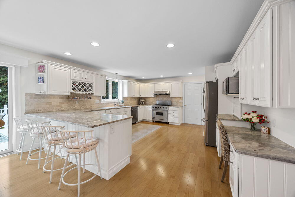 29 Weather Deck Road Bourne, MA 02532 - Photo 7 of 65 Beautiful Quartzite Countertops
