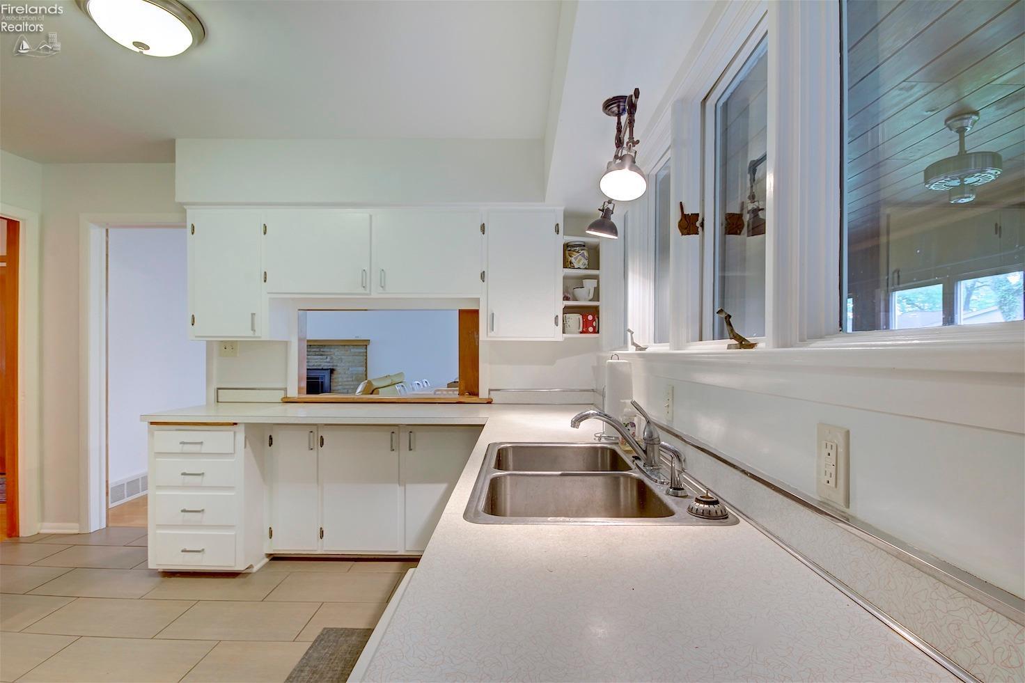 4464 East Cliff Road Port Clinton, OH 43452 - Photo 14 of 36 Gallery Image 14
