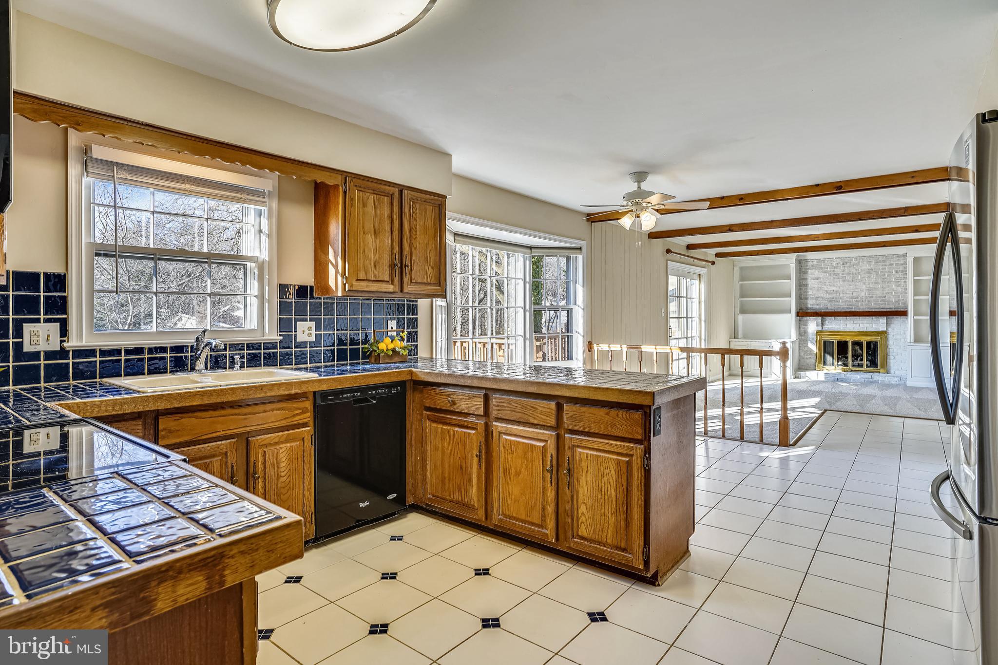 10186 Red Spruce Road Fairfax, VA 22032 - Photo 11 of 60 Enjoy family time in the kitchen and family room!