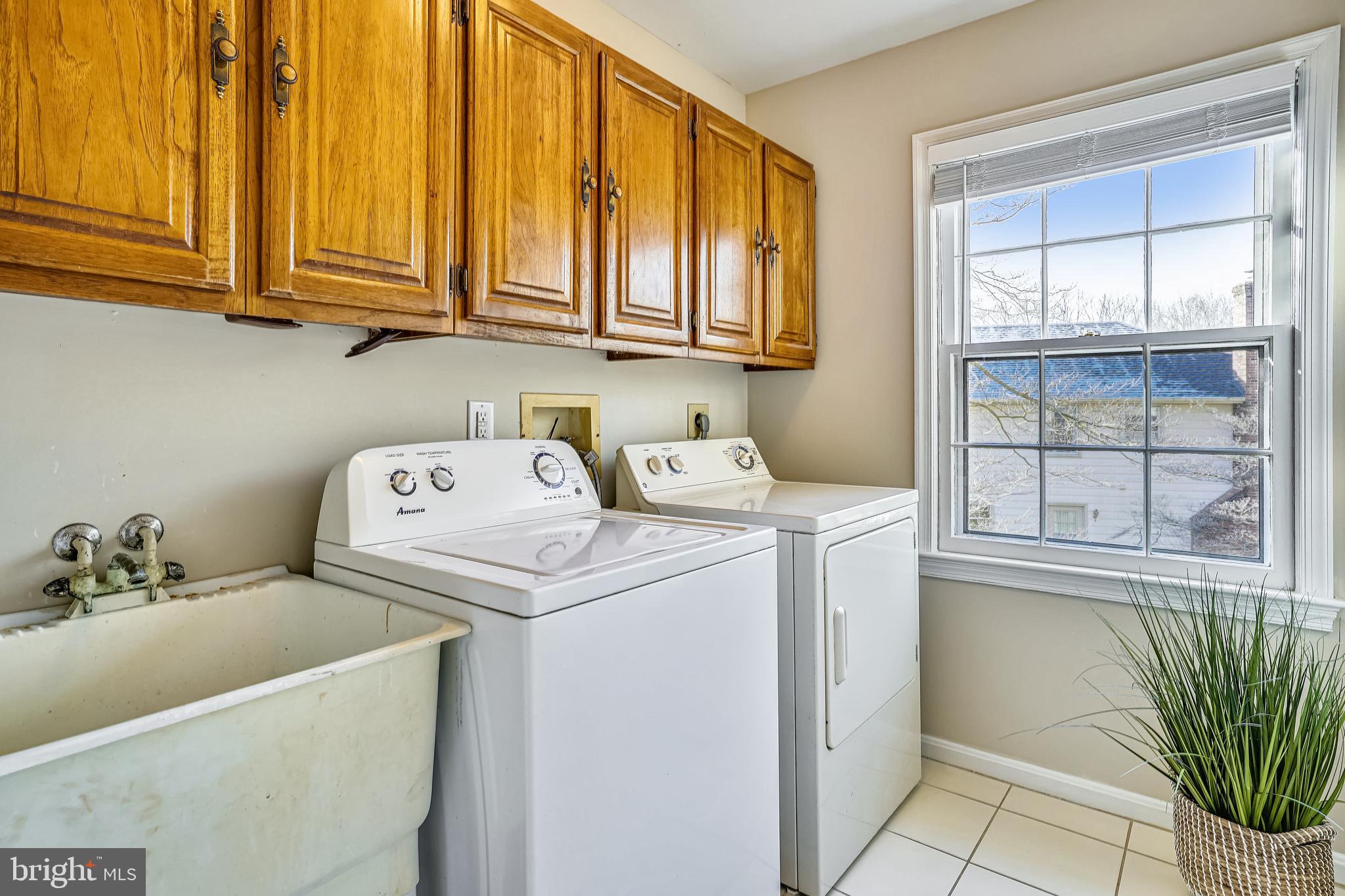 10186 Red Spruce Road Fairfax, VA 22032 - Photo 28 of 60 Laundry room located adjacent to kitchen.