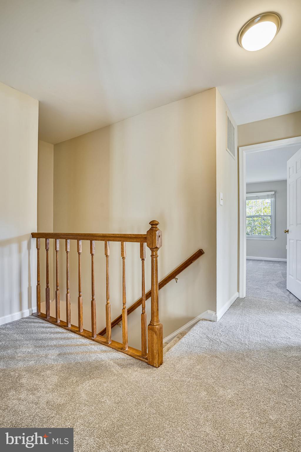 10186 Red Spruce Road Fairfax, VA 22032 - Photo 29 of 60 Upper level hallway.