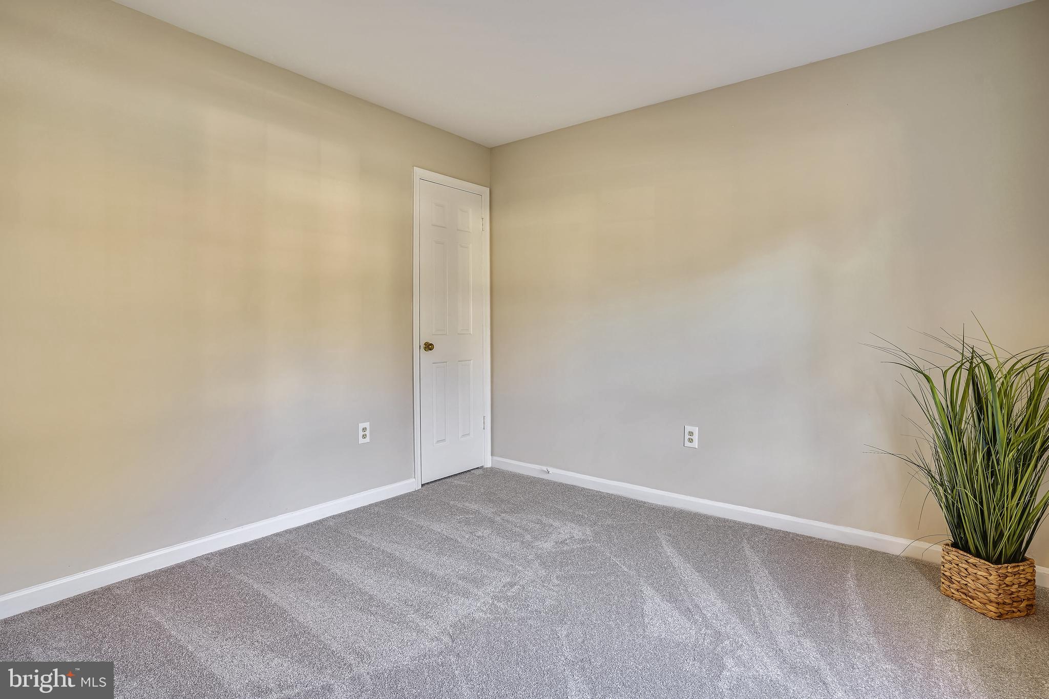 10186 Red Spruce Road Fairfax, VA 22032 - Photo 6 of 60 Main level office with closet for storage.