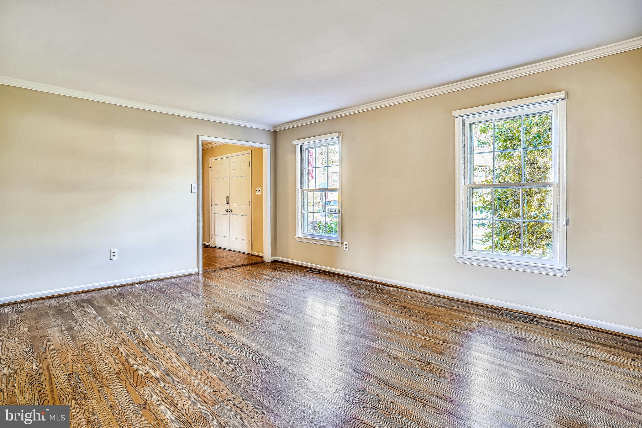 10186 Red Spruce Road Fairfax, VA 22032 - Photo 7 of 60 Sun drenched living room.