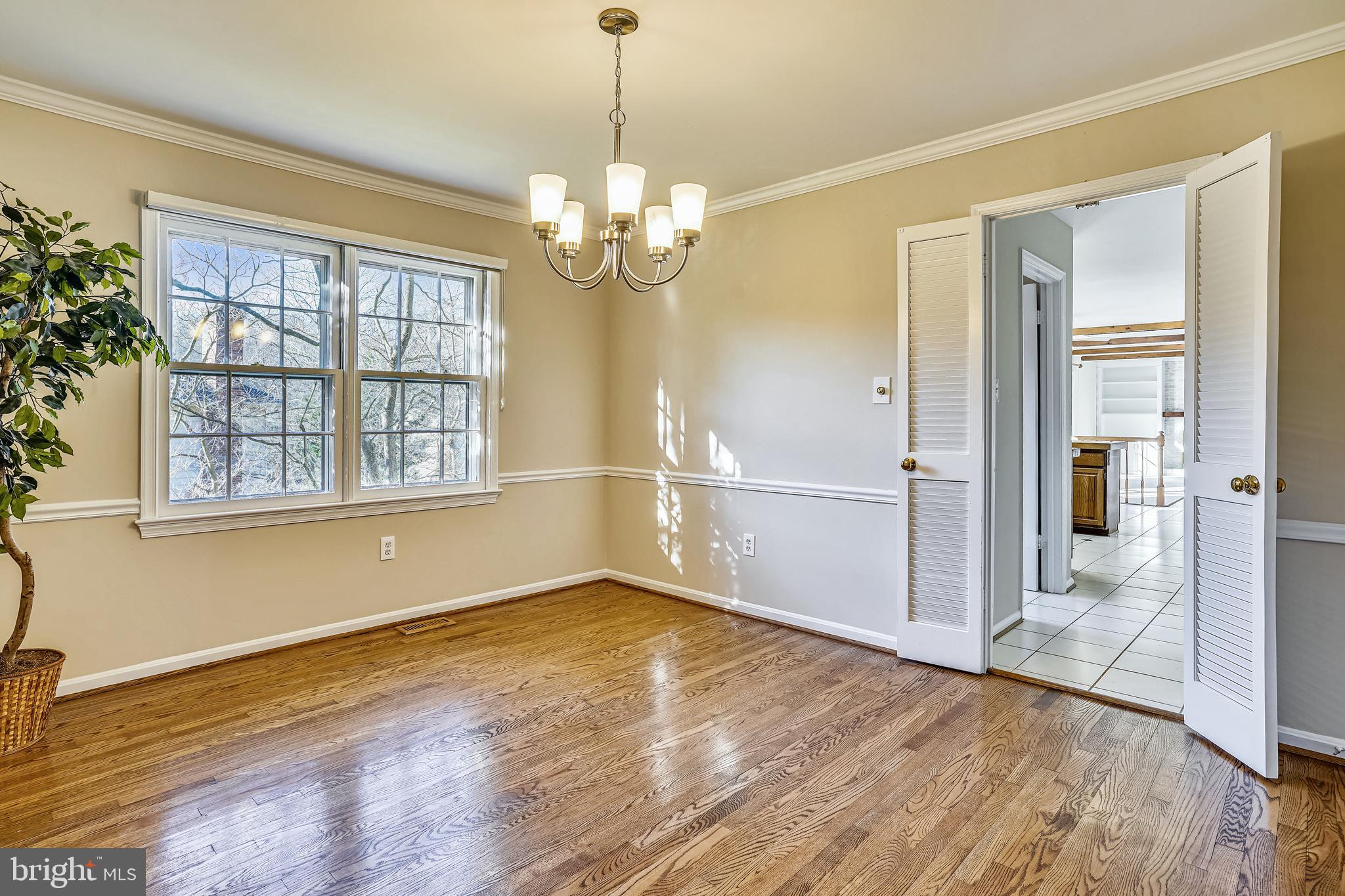 10186 Red Spruce Road Fairfax, VA 22032 - Photo 9 of 60 Formal dining room with easy access to kitchen.