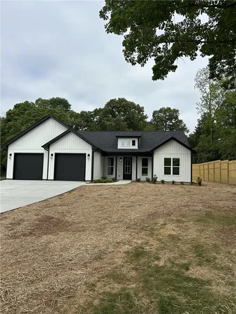 $375,000 | 1427 East Calhoun Street, Anderson, SC 29621