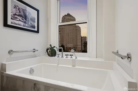 $3,895,000 | 1100 Sacramento Street, Unit 302, San Francisco, CA 94108