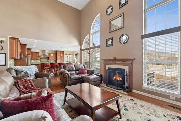 $574,900 | 4917 Kimball Lane, Carpentersville, IL 60110
