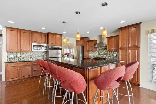 $574,900 | 4917 Kimball Lane, Carpentersville, IL 60110