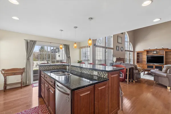 $574,900 | 4917 Kimball Lane, Carpentersville, IL 60110