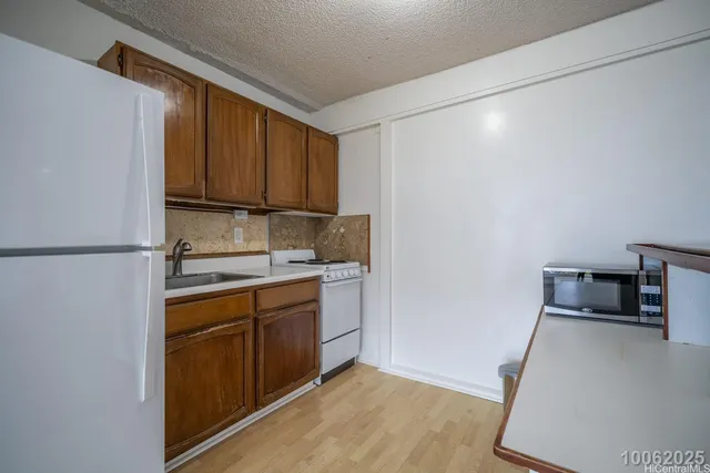 $2,600 | 1671 Kanalui Street, Honolulu, HI 96816