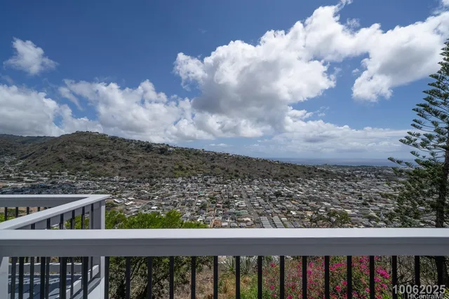 $2,600 | 1671 Kanalui Street, Honolulu, HI 96816