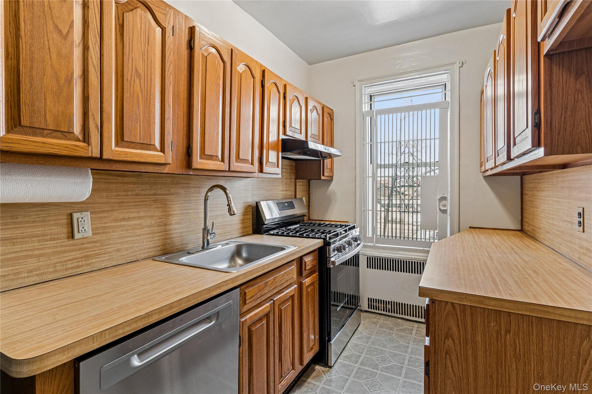 111-39 76th Road, Unit D8 Queens, NY 11375 - Photo 8 of 17 Windowed kitchen all new appliances