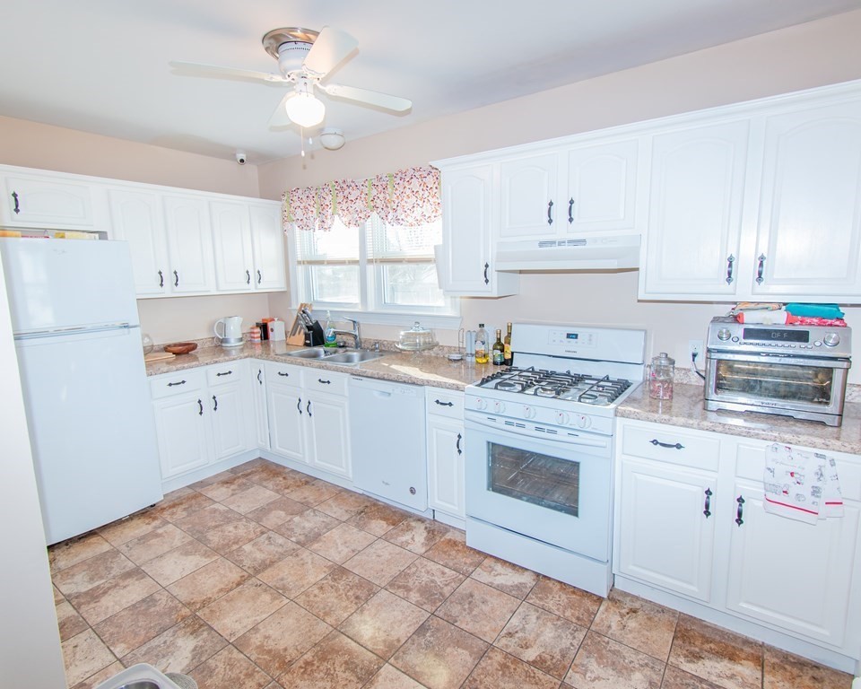 339 Jefferson Street Fall River, MA 02721 - Photo 8 of 13 Gallery Image 8