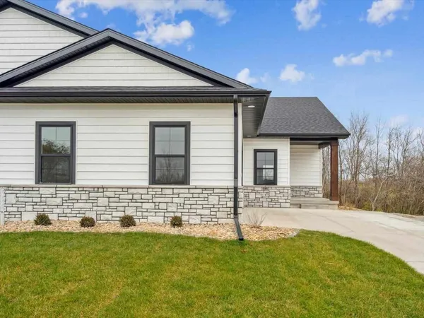 $454,900 | 586 Maclan Circle, Iowa City, IA 52246