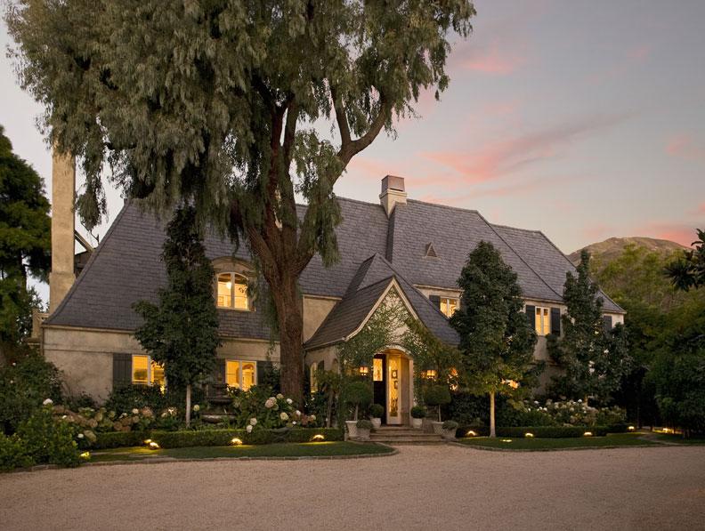 735 Fuera Lane Montecito, CA 93108 - Photo 2 of 8 a city street lined with buildings and trees