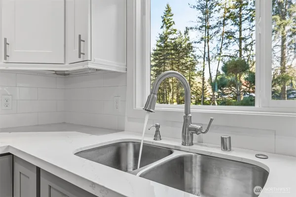$1,390,000 | 11785 Penny Place Northeast, Bainbridge Island, WA 98110