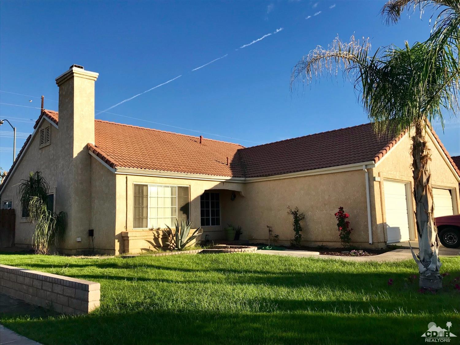 45544 Cimarron Road Indio, CA 92201 - Photo 1 of 5 a front view of a house with garden