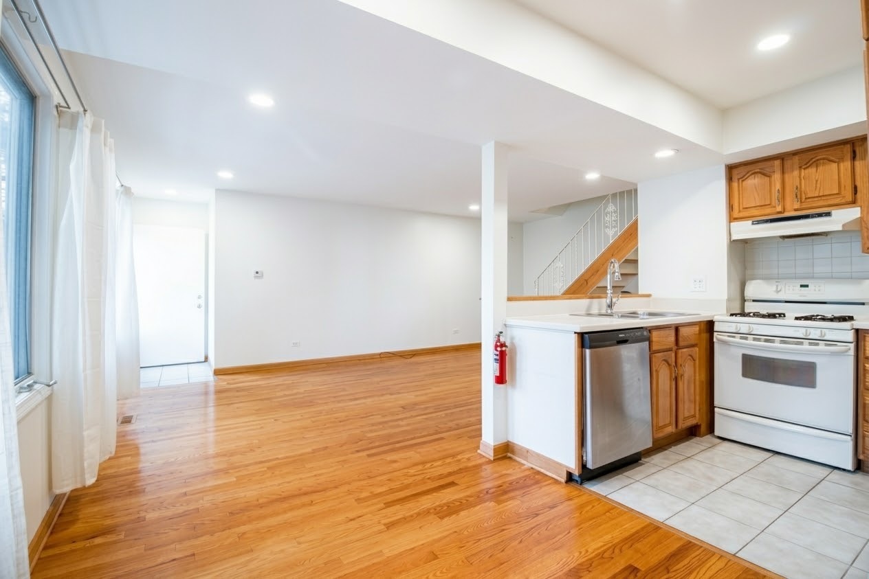 336 Inverrary Lane Deerfield, IL 60015 - Photo 5 of 18 Gallery Image 5