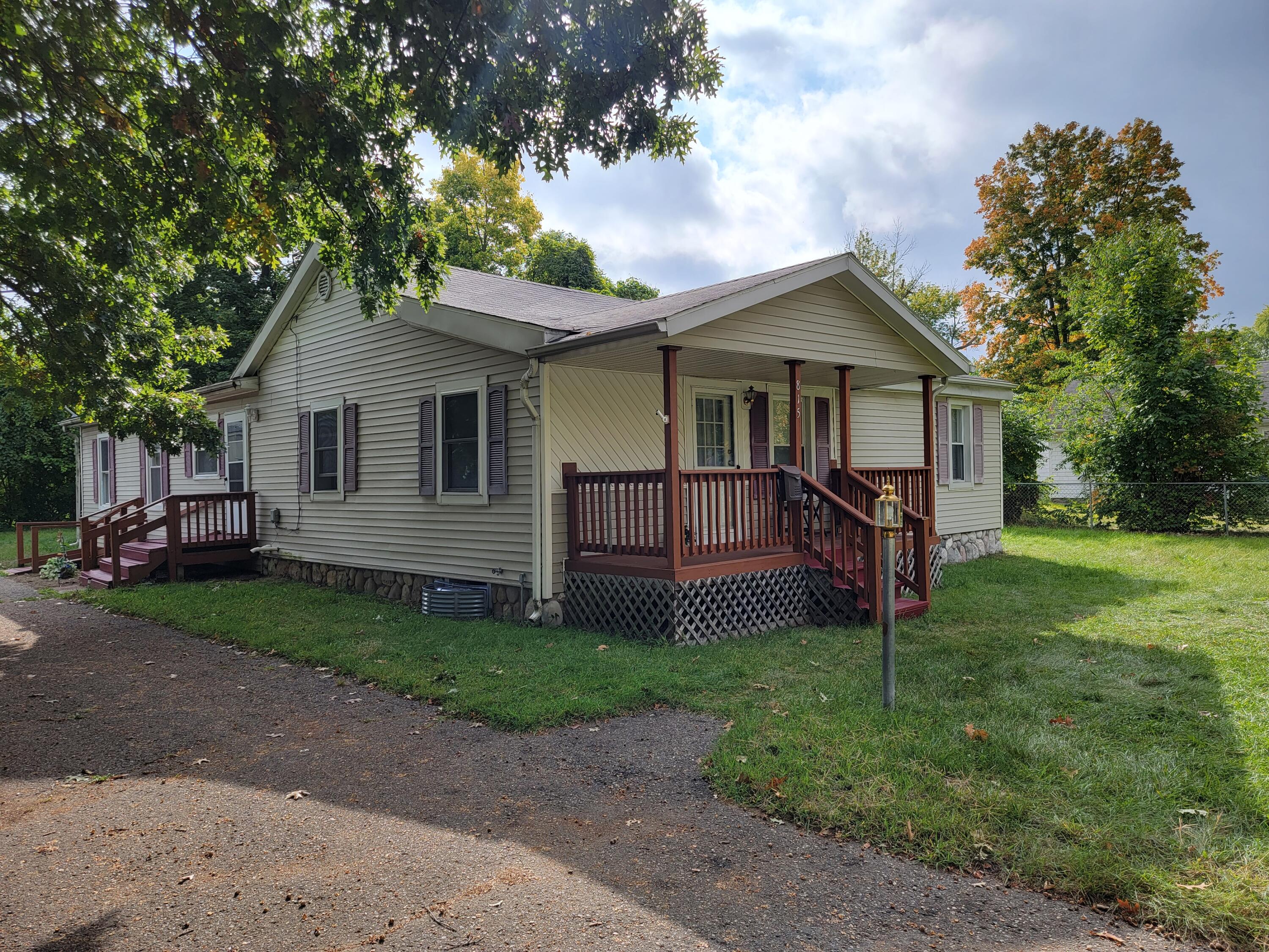 815 West Street Three Rivers, MI 49093 - Photo 1 of 22 20230926_105617