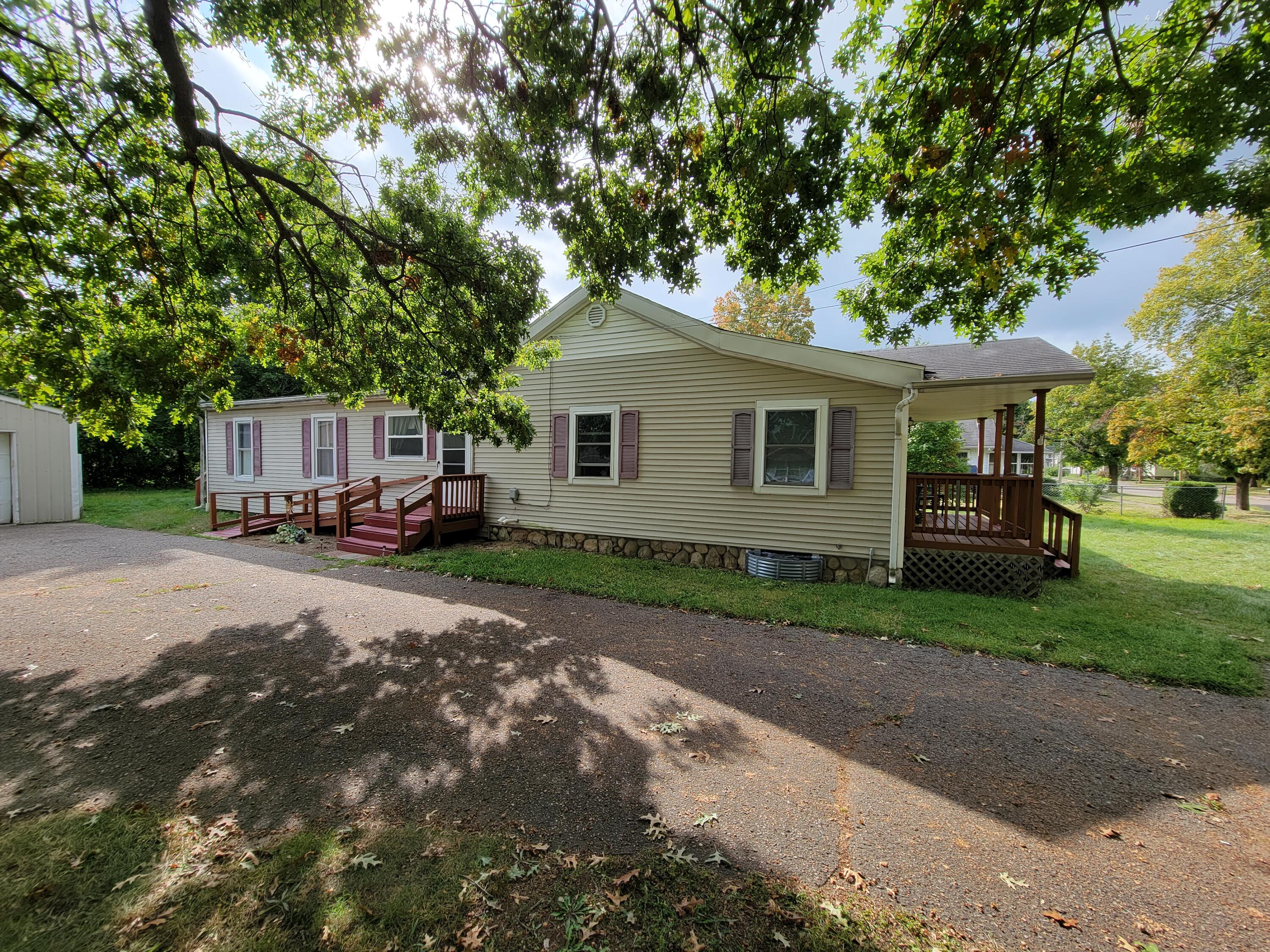 815 West Street Three Rivers, MI 49093 - Photo 2 of 22 20230926_105734