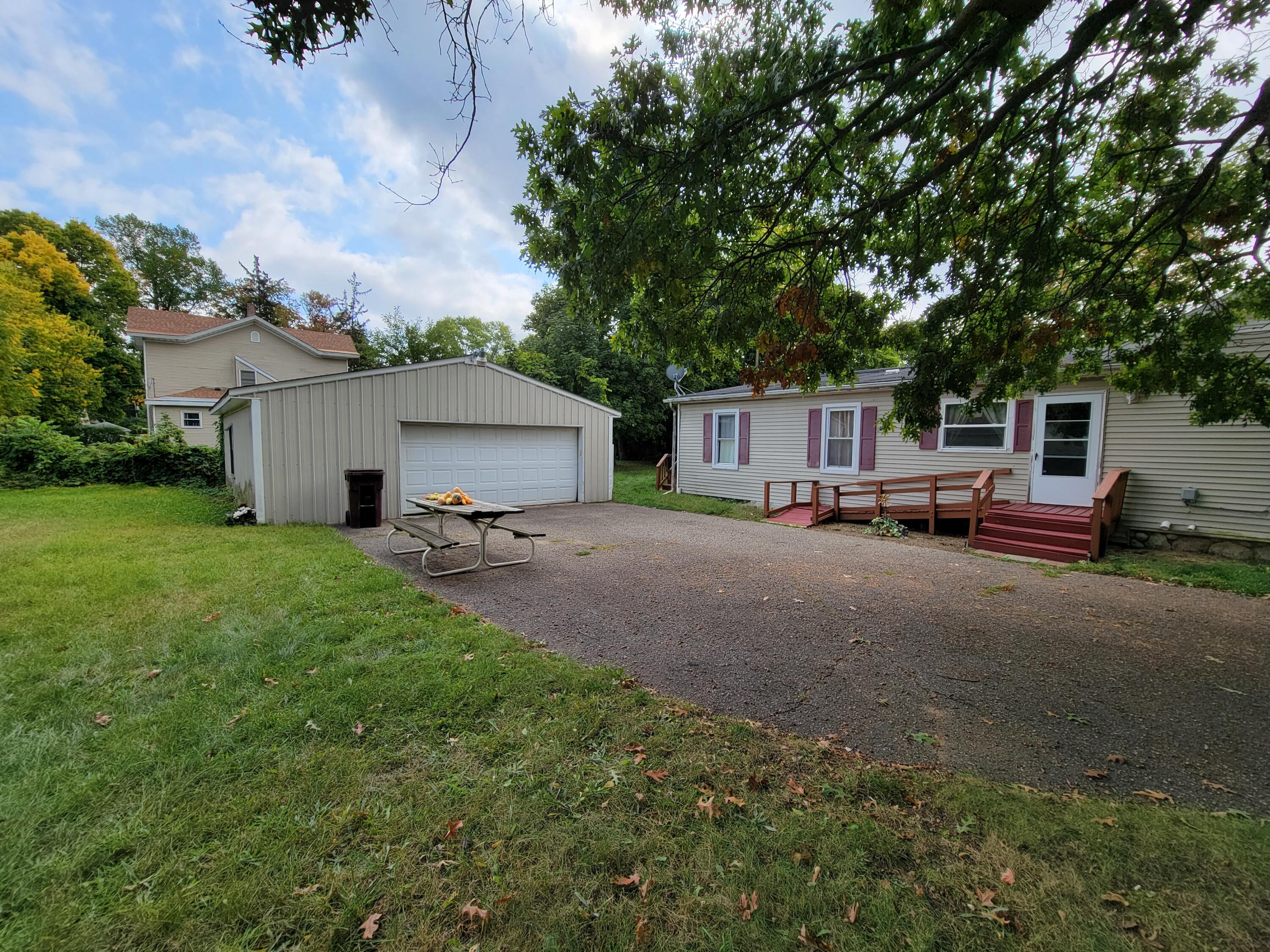 815 West Street Three Rivers, MI 49093 - Photo 4 of 22 20230926_111048