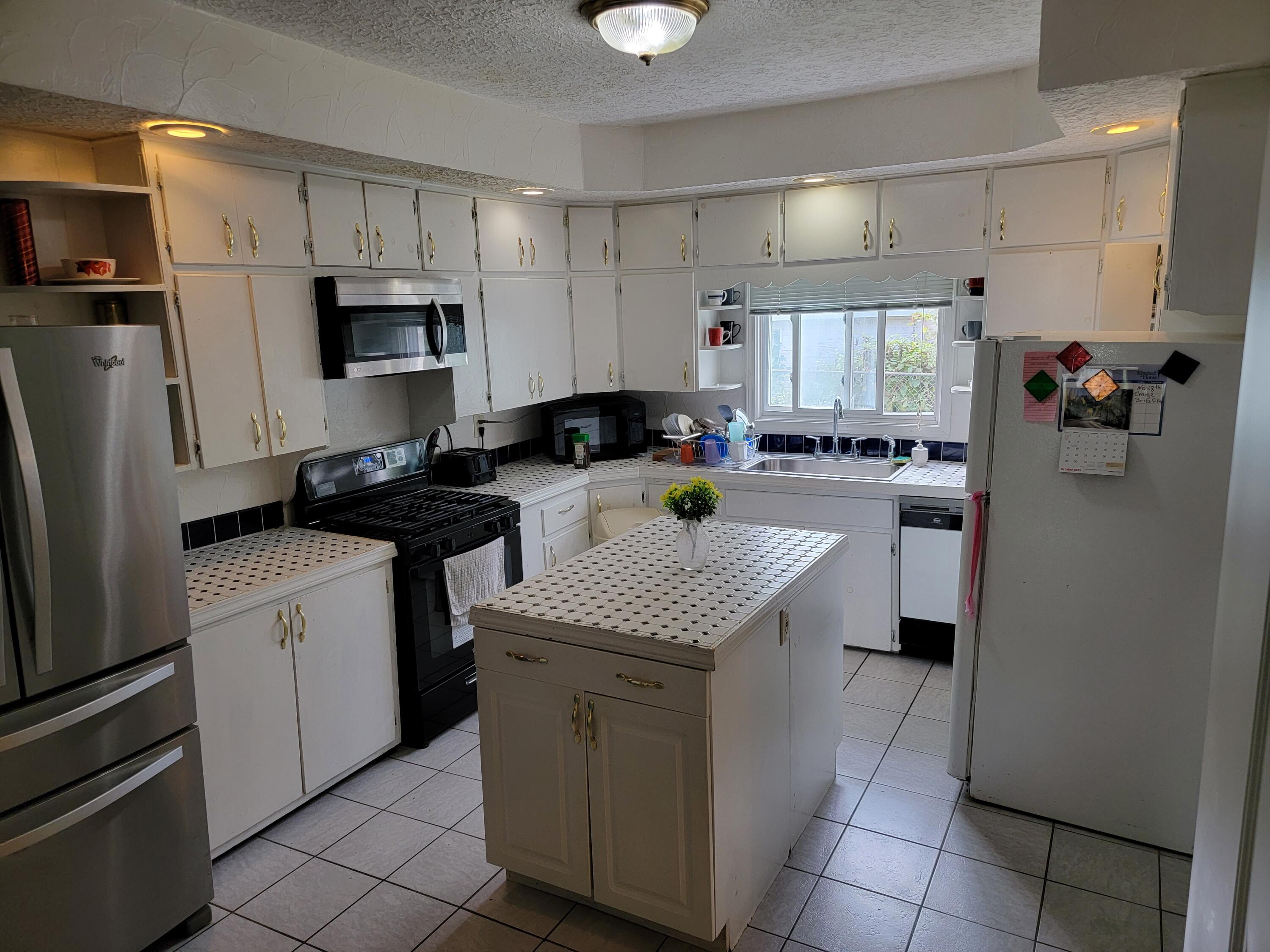 815 West Street Three Rivers, MI 49093 - Photo 7 of 22 20230926_110151