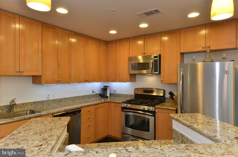 3600 South Glebe Road, Unit 429W Arlington, VA 22202 - Photo 6 of 30 Kitchen