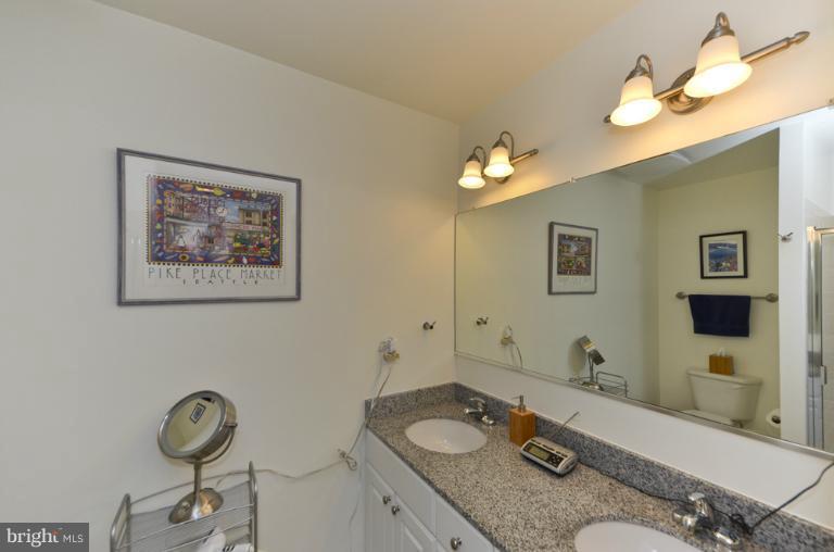 3600 South Glebe Road, Unit 429W Arlington, VA 22202 - Photo 10 of 30 Bath (Master)