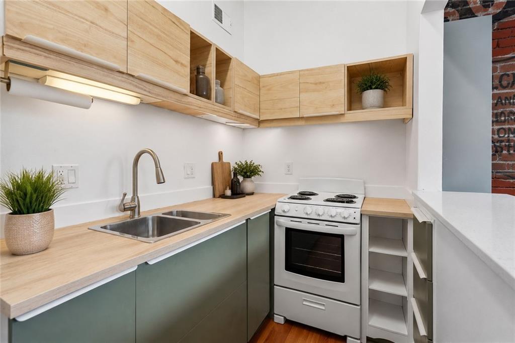 600 Lockhart Street, Unit 3 Pittsburgh, PA 15212 - Photo 23 of 42 This photo is virtually staged.