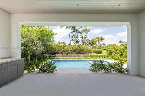$6,995,000 | 5262 La Gorce Drive, Miami Beach, FL 33140