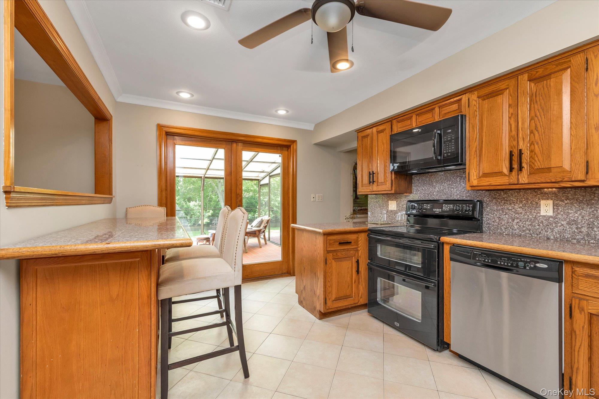 7 Freedom Court Babylon, NY 11702 - Photo 5 of 29