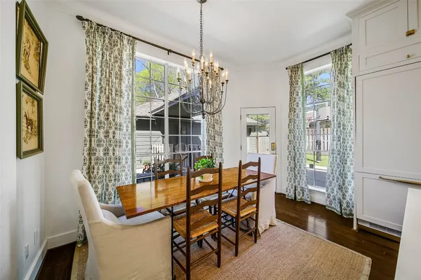 $975,000 | 27 Wingspan Drive, The Woodlands, TX 77381