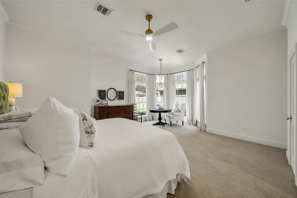 $975,000 | 27 Wingspan Drive, The Woodlands, TX 77381