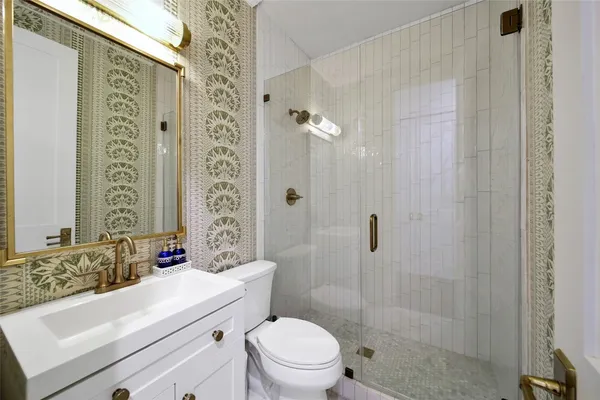 $975,000 | 27 Wingspan Drive, The Woodlands, TX 77381